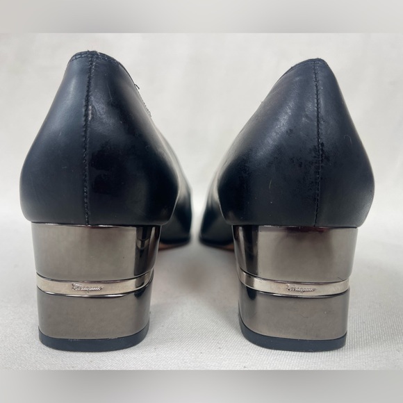 90s black block heel Ferragamo 2” pumps Size 7.5  3A a narrow fit. - Picture 3 of 6